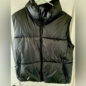 Women’s Old Navy L Tall  Black Puffer vest